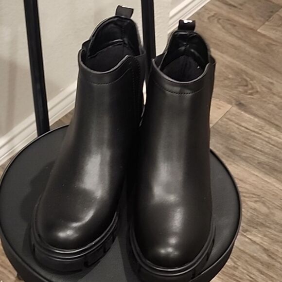 True Religion Slip-On Logo Ankle Lug Boots - Picture 6 of 6